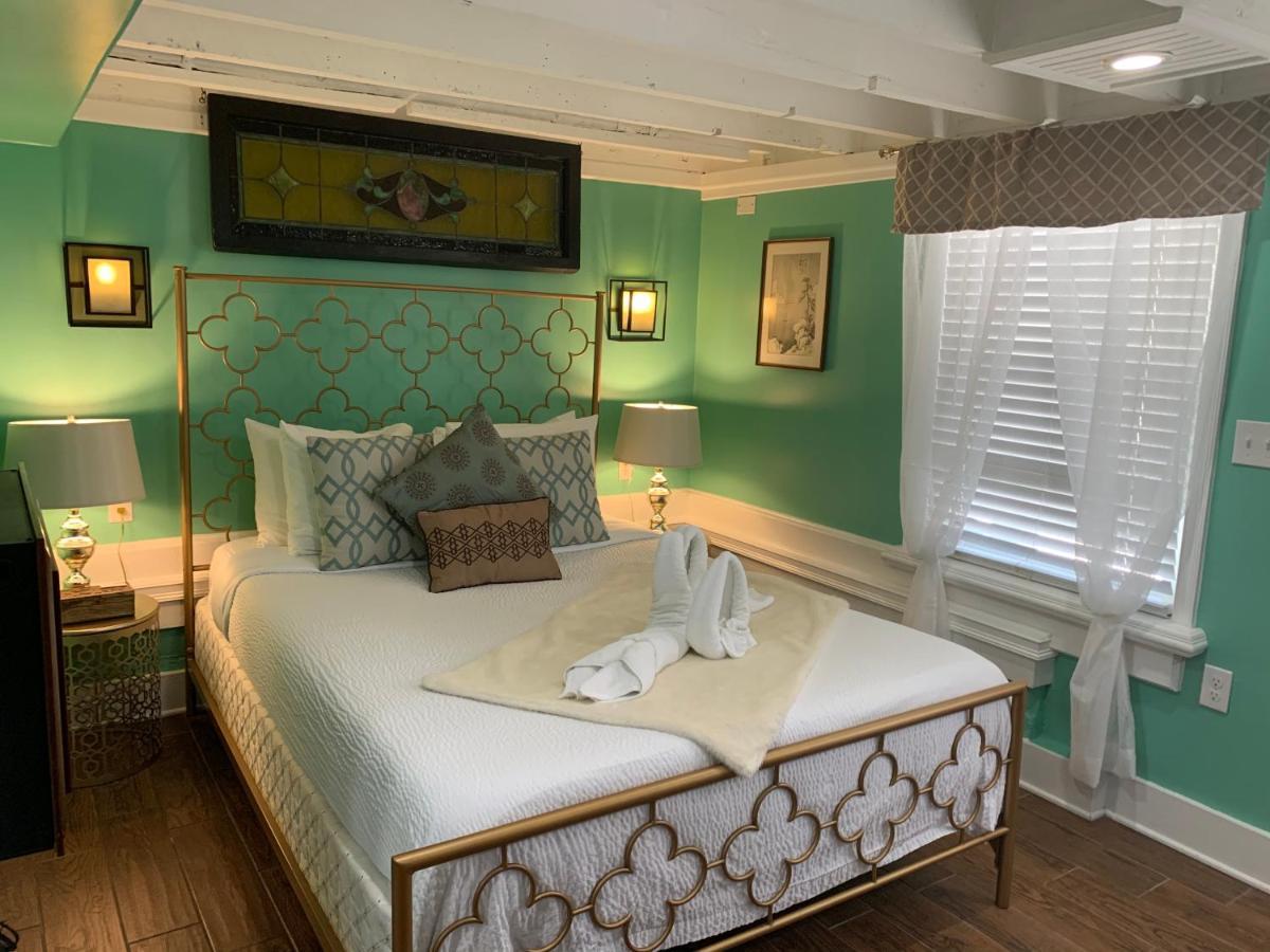 Queen Room with Spa Bath