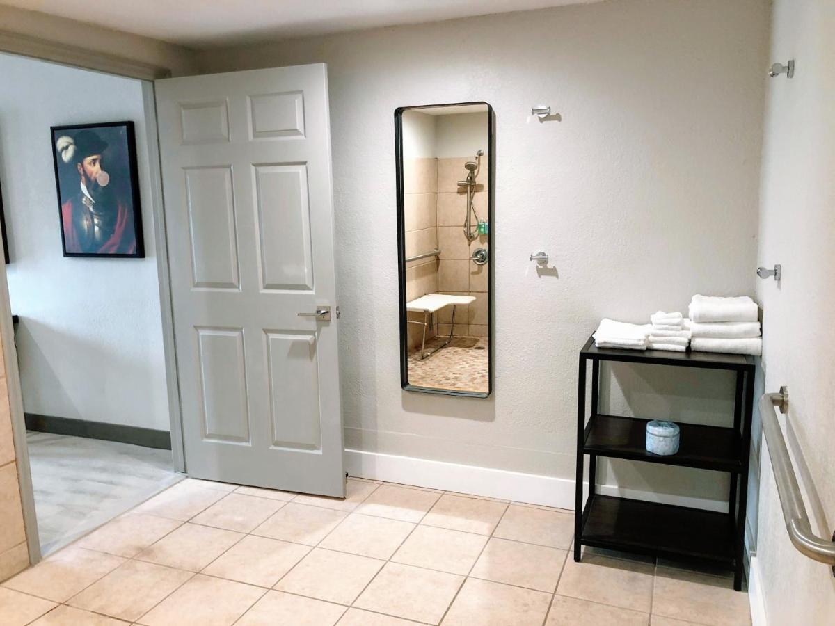 King Room - Accessible/Non-Smoking