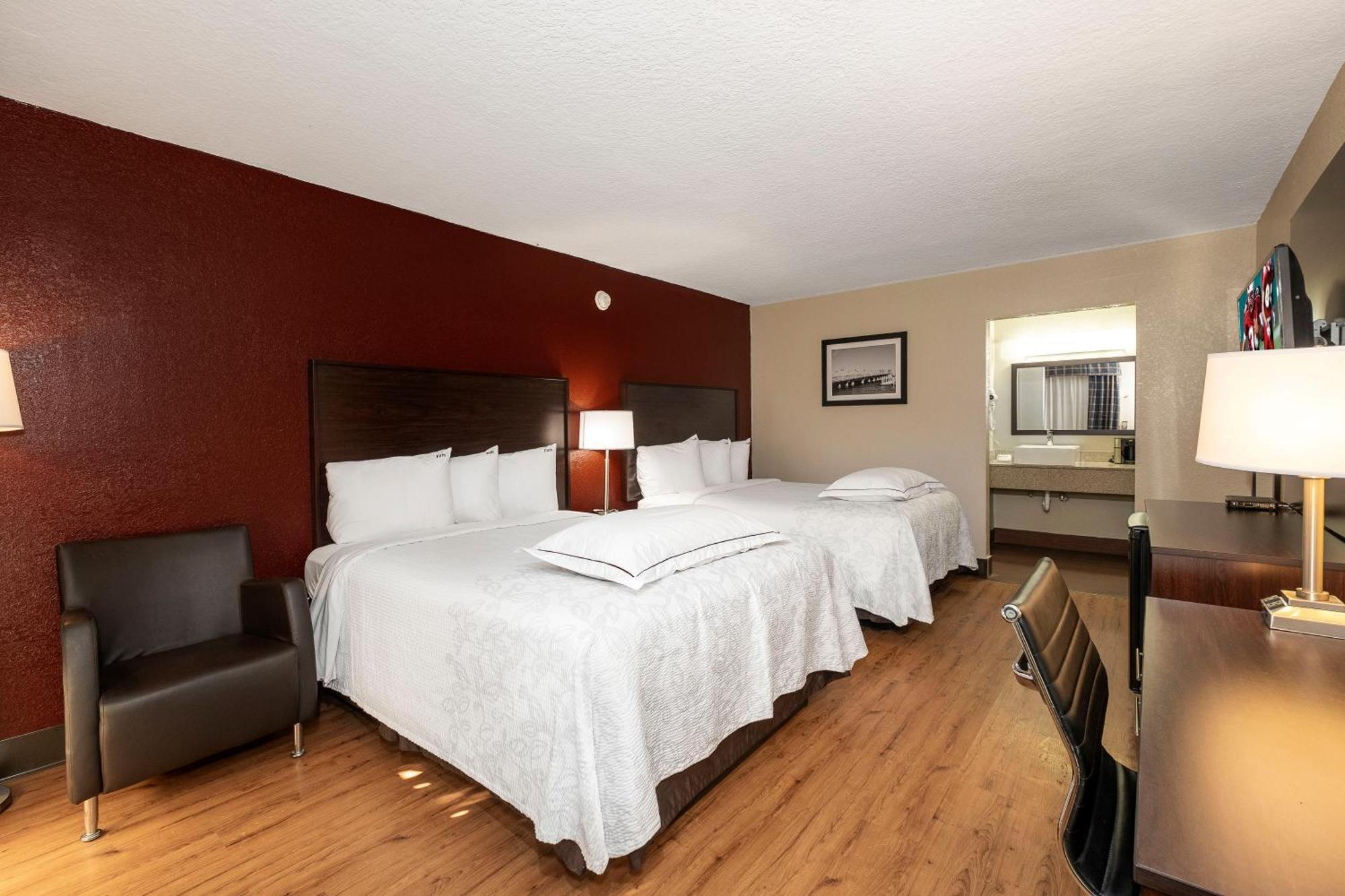 Premium Room with Two Queen Beds Smoke Free (Upgraded Bedding and Snack Box),1276313095:JPEG