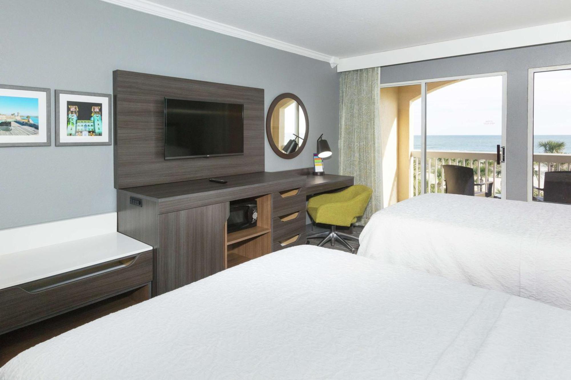 Queen Suite with Pool View