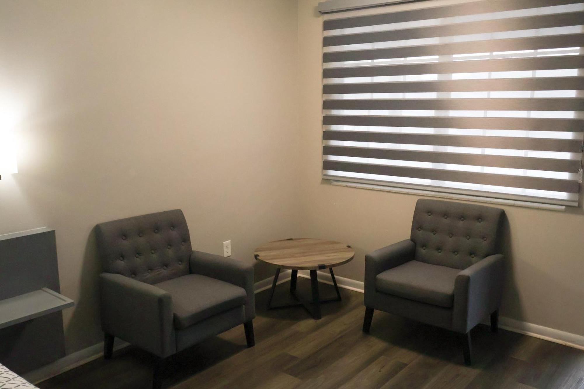 Standard King Room - Non-Smoking
