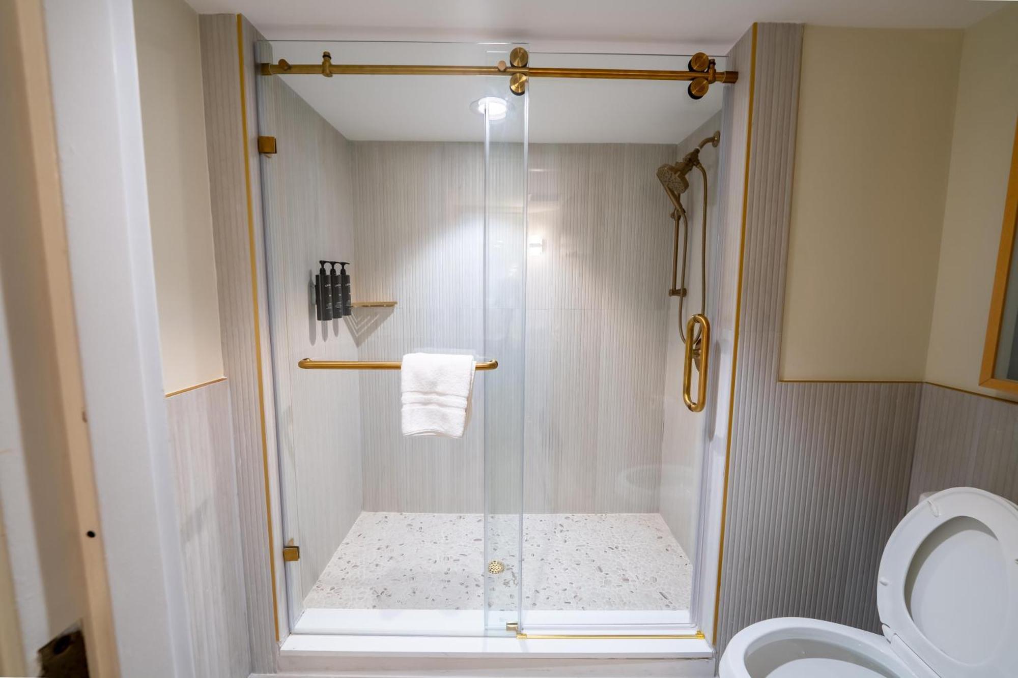 One-Bedroom King Suite Balcony Partial Ocean View,1742835591:JPEG