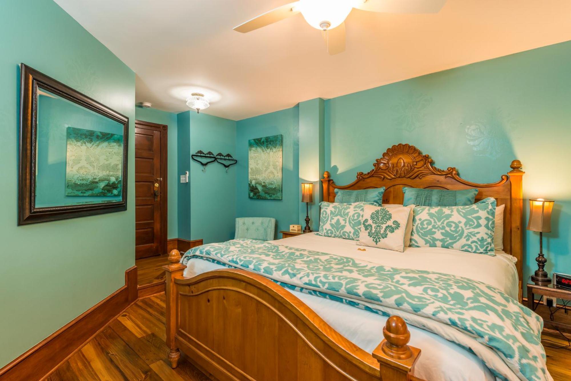 Deluxe King Room - Aquamarine Room,404989641:JPEG