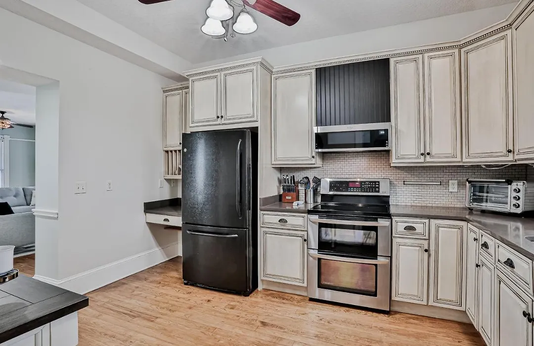 Classic Victorian Home Near Downtown With A Private Pool, Wifi, & Washer/Dryer-1