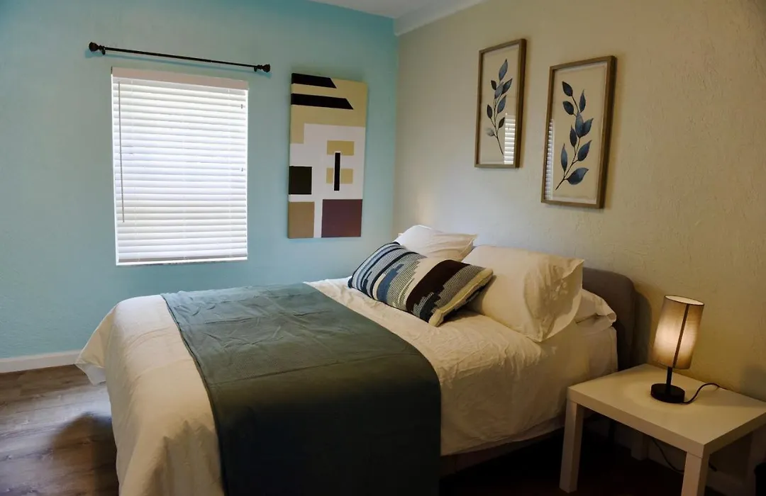 Cedar Cottage - Newly Renovated, Walk Downtown-1