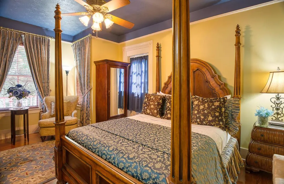Cedar House Inn-1
