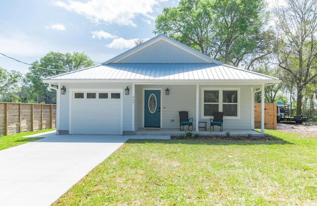 Brand New Bungalow With King Bed Suites In St Aug-1