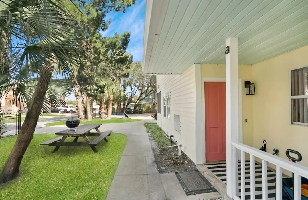 1 Block From St Aug Beach And A Street, Apt With Patio And Parking-1