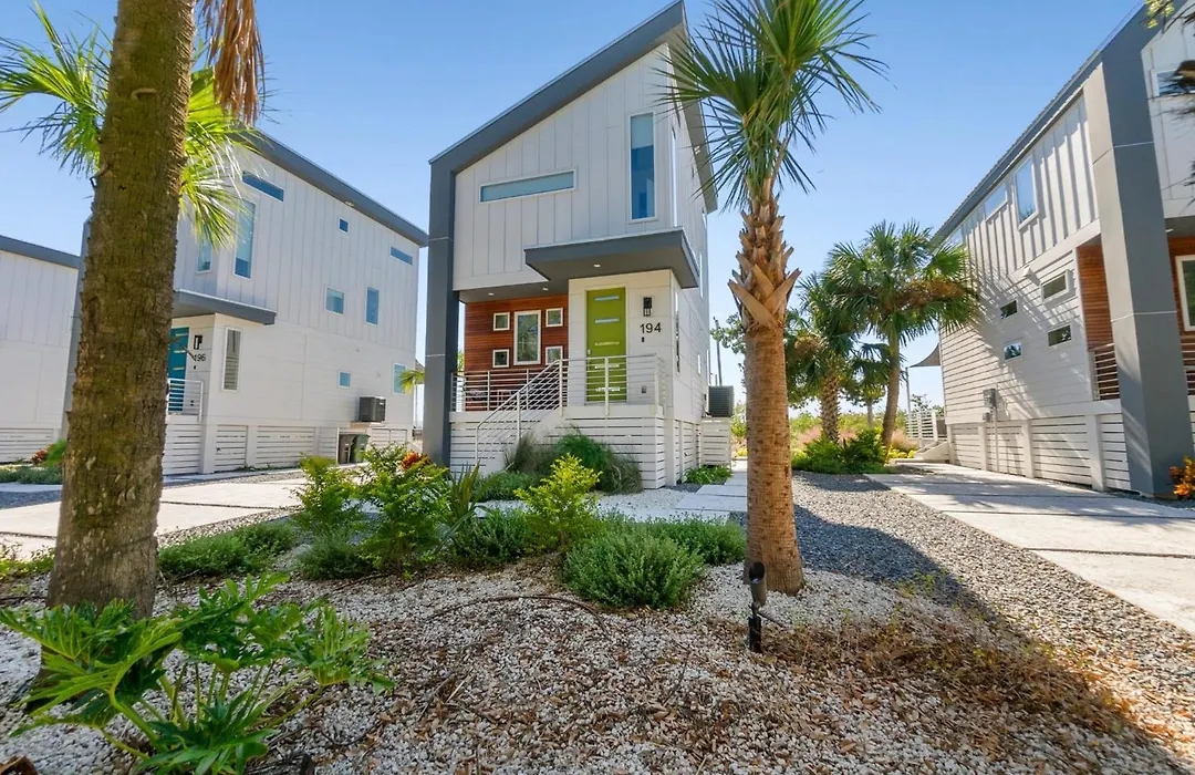 194 Riberia - Downtown Waterfront Luxury Home-1