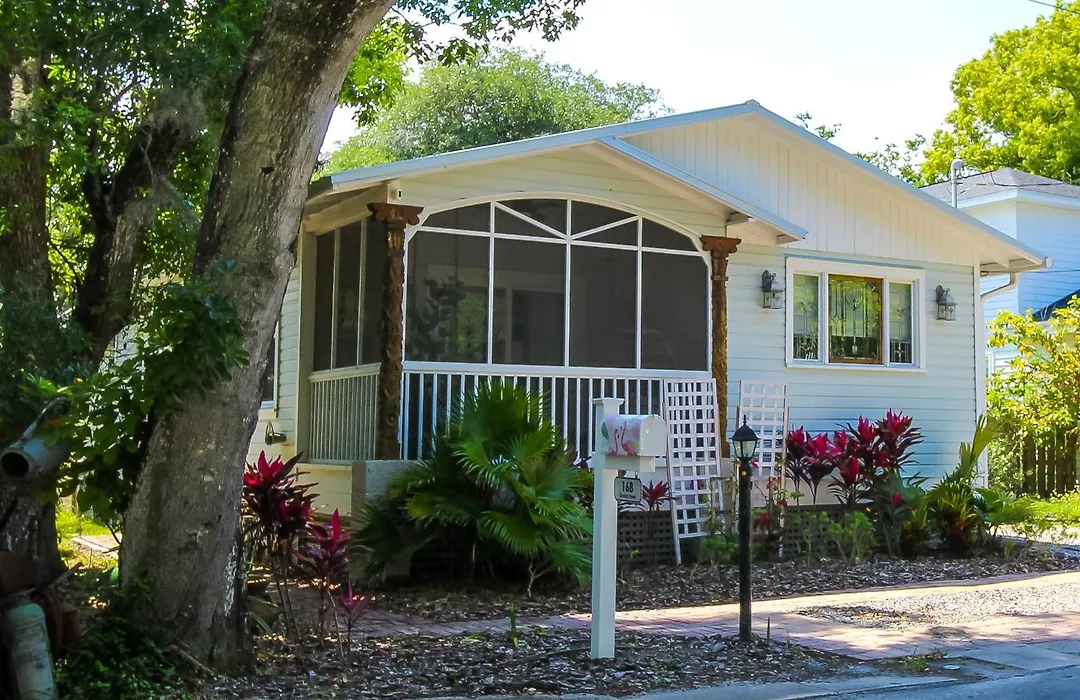 Luxurious Bohemian Bungalow In Lincolnville - Mins From Downtown!-1