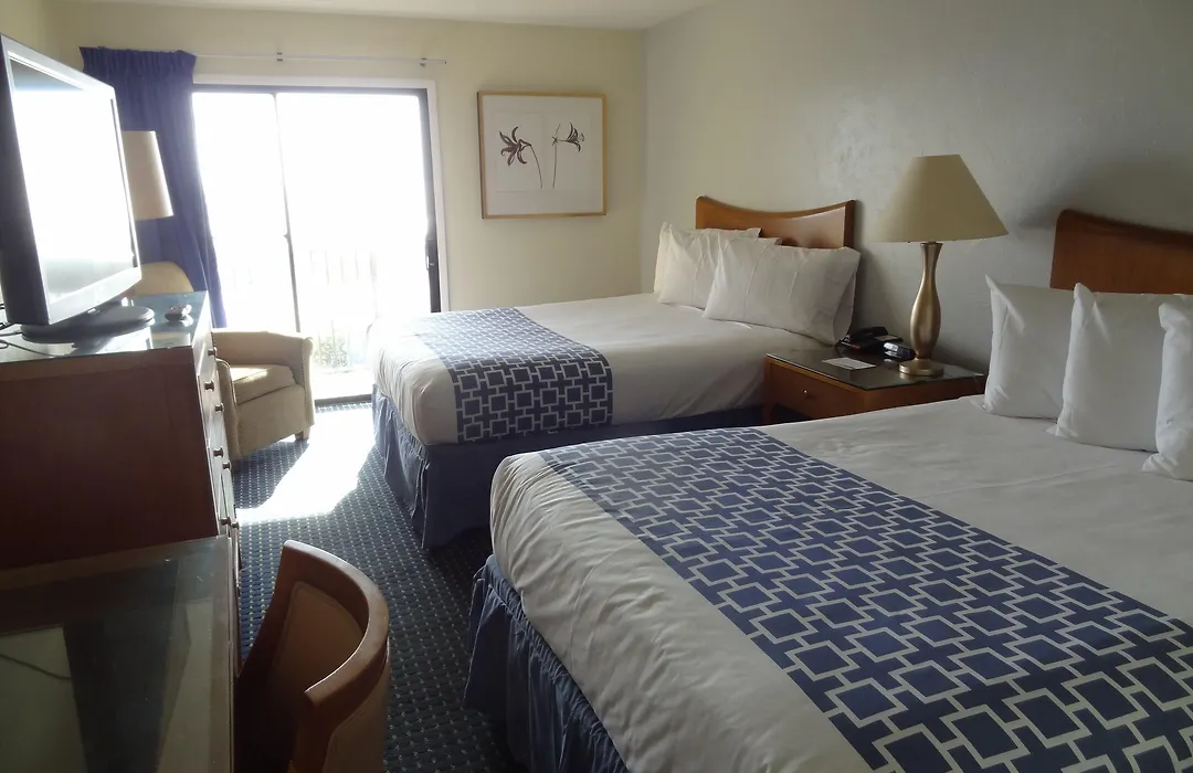 Ocean Sands Beach Boutique Inn-1 Acre Private Beach-St Augustine Historic-2 Miles-Shuttle With Downtown Tour-Heated Salt Water Pool Until 420Am-Popcorn-Cookies-New 4K Usd Black Beds- 69 Item Breakfast-Eggs-Bacon-Starbucks- Free Laundry- #904-799-Sand-1