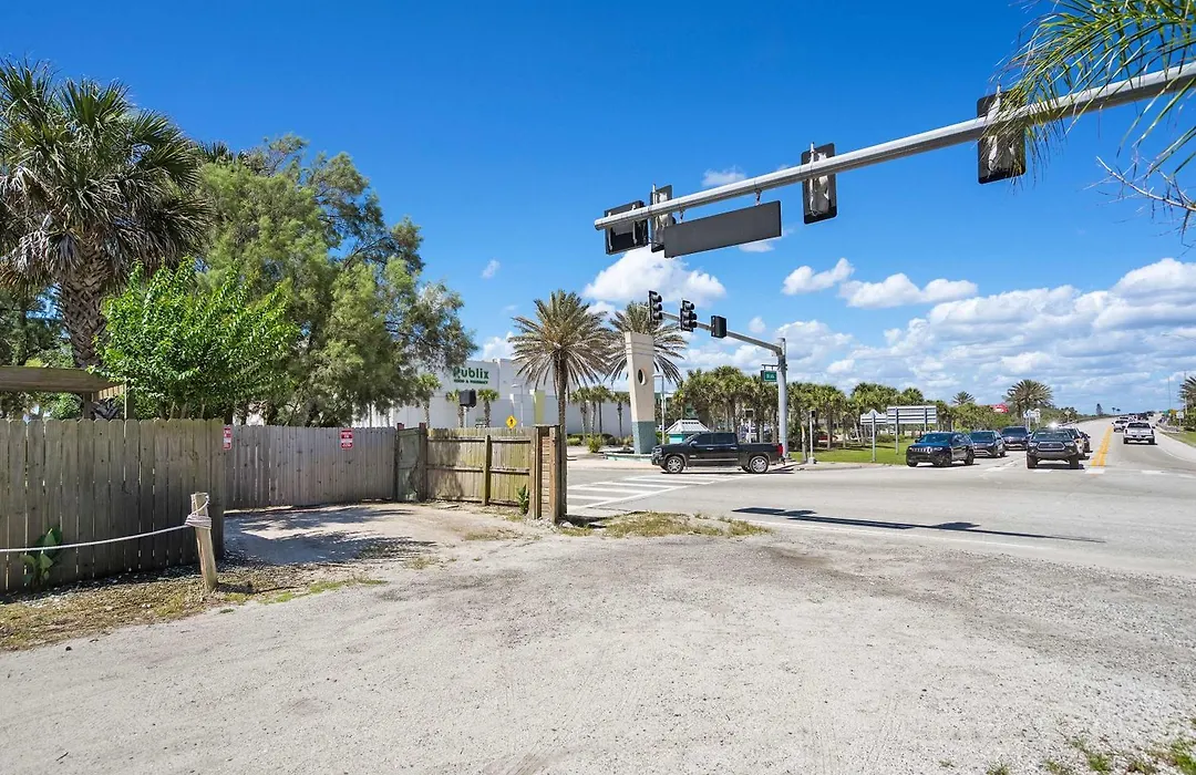 Marvelous Mermaid Bungalow, Dog-Friendly Downstairs Apt In Prime Vilano Beach-1