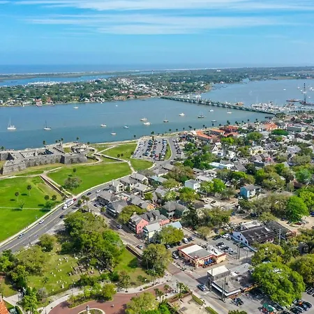 Orange Oasis - Walk To Historic District-3