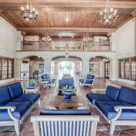 Luxury Golf Retreat-3