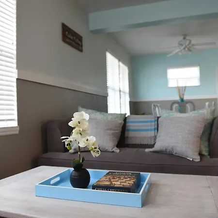 Cedar Cottage - Newly Renovated, Walk Downtown-3