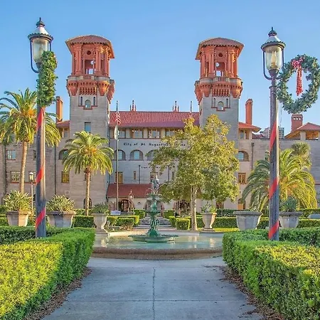 Chic Retreat In Downtown St Augustine-3