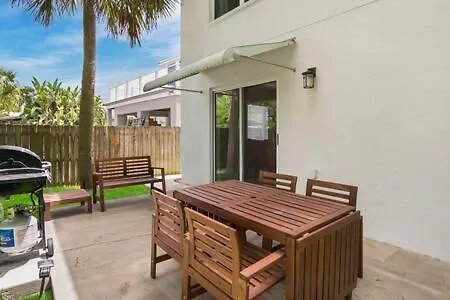 Casa Comares, Overlooks Lighthouse, Near Dt + Bch!-2