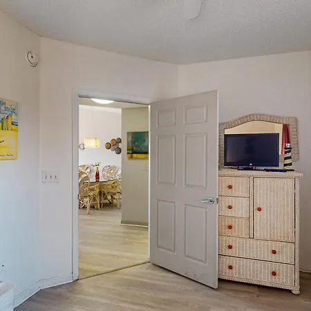 Dog-Friendly Condo With Private Beach, Pools, Hot Tub, Tennis & Gym-2