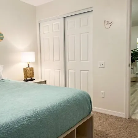 1 Block From St Aug Beach And A Street, Apt With Patio And Parking-3