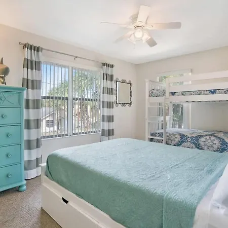 1 Block From St Aug Beach And A Street, Apt With Patio And Parking-2