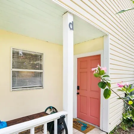 1 Block From St Aug Beach And A Street, Boho Apt With Tropical Vibes, Patio, 3 Parking Spots-2