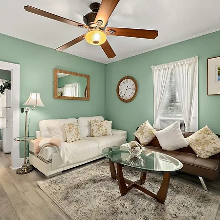 Casa Maria 3- Historic Charming Apt, Steps To Everything Downtown!-3