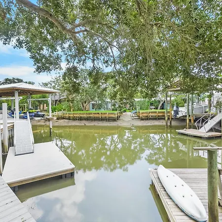Coral Cottage, Stylish Studio Suite On Canal, Walkable To Beach, Private Parking-2