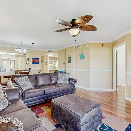 Waterfront Condo With Community Pools & Hot Tub - Walk To The Beach-2