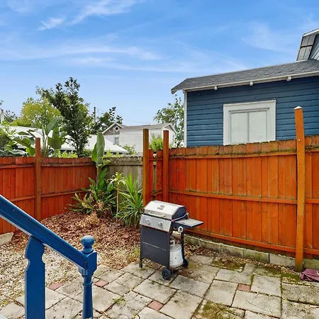 Charming, Historic Home With Balcony, Enclosed Yard, A/C - Near Downtown & Beach-3