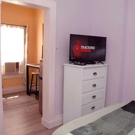 Adorable Historic Downtown Apartment-2